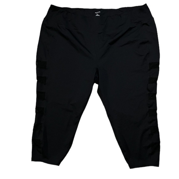 Torrid Active Womens Hi-Rise Black 7/8s Length Mesh Panels Size 6X - Picture 1 of 7